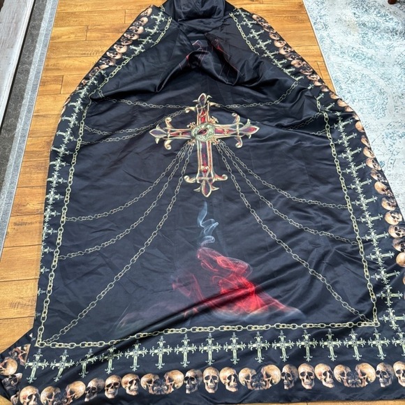 🖤 Heavy Gothic Reversible Hooded Cloak – Skull & Cross Design – Cosplay Vampire - Picture 10 of 16
